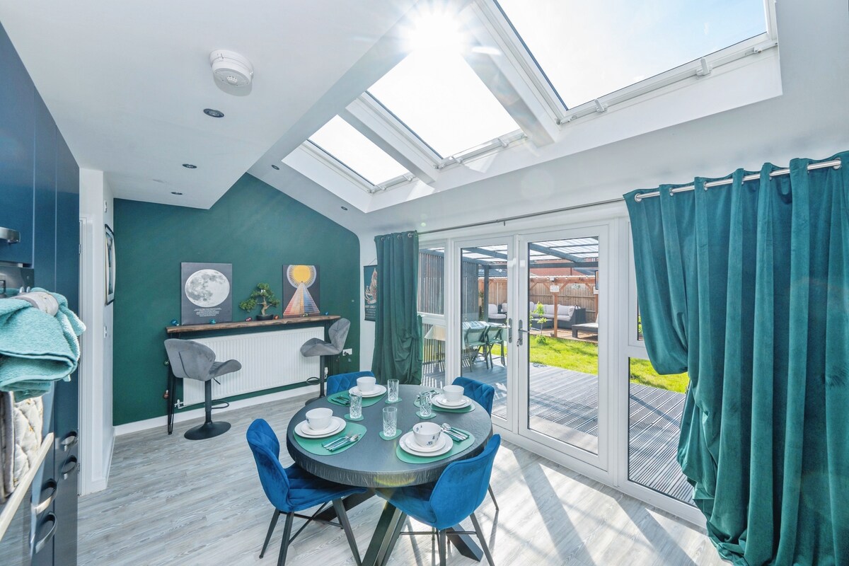 3BR Detached: SuperKing | Parking x2 | Sleeps 7 - Photo 22