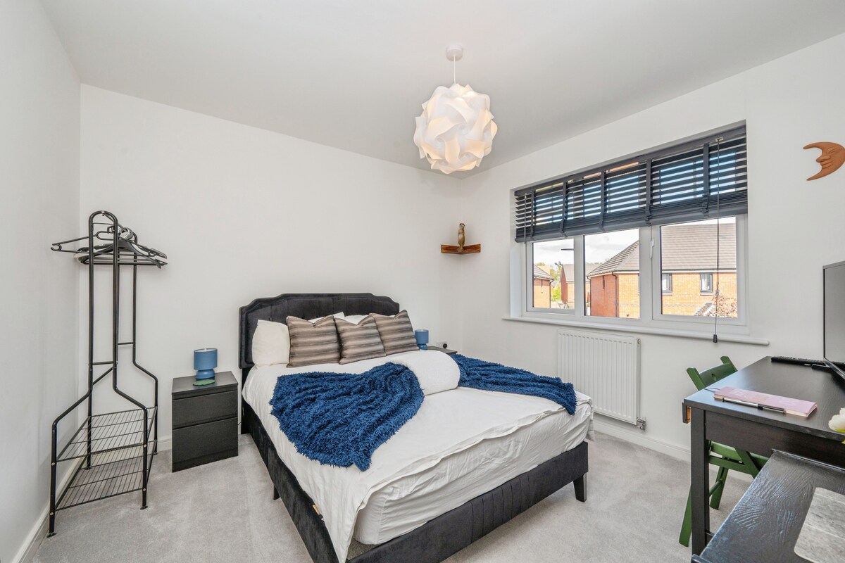 3BR Detached: SuperKing | Parking x2 | Sleeps 7 - Photo 44
