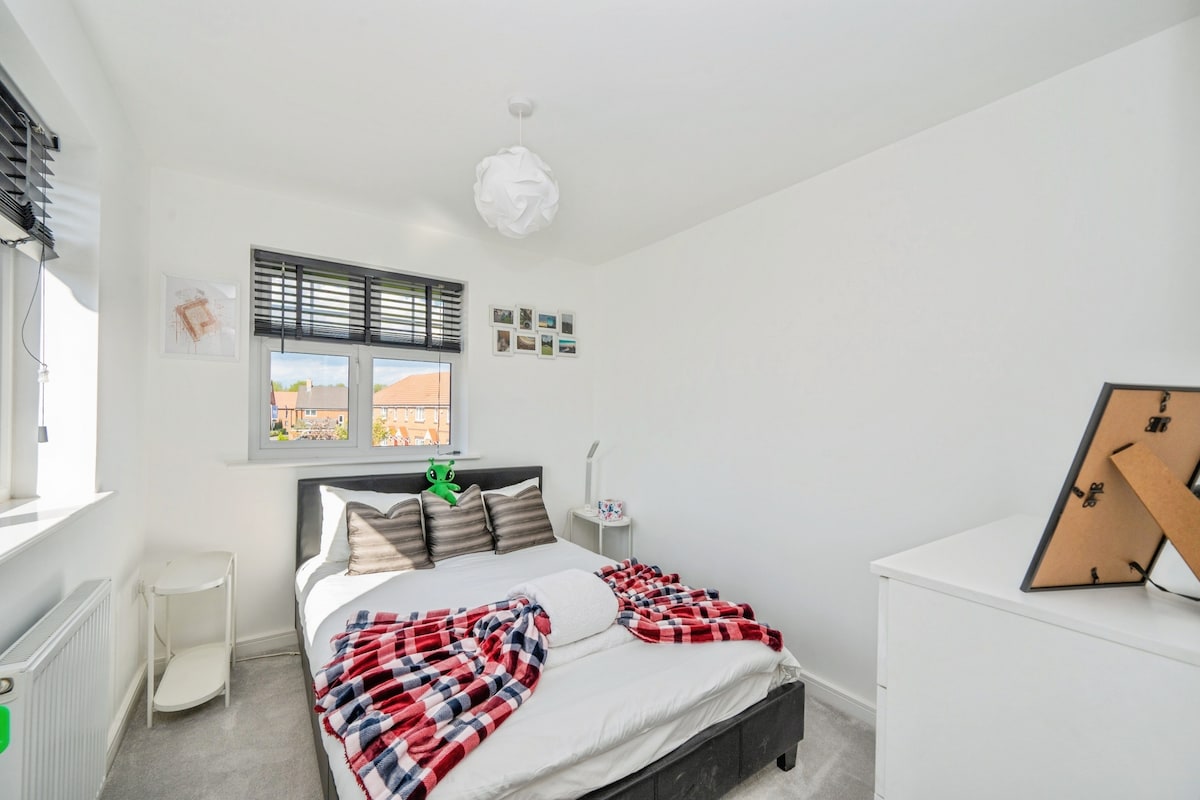 3BR Detached: SuperKing | Parking x2 | Sleeps 7 - Photo 48