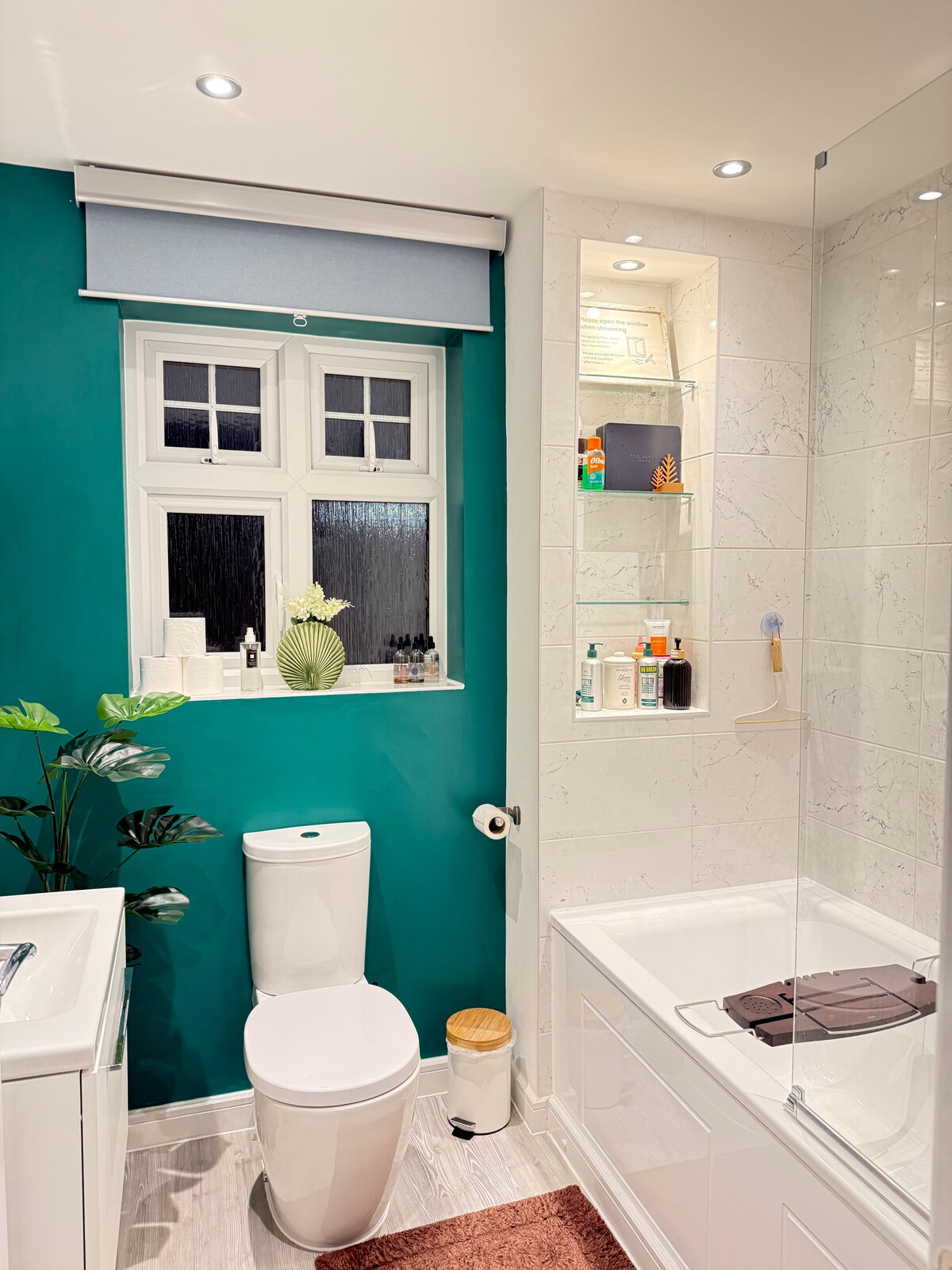 3BR Detached: SuperKing | Parking x2 | Sleeps 7 - Photo 60