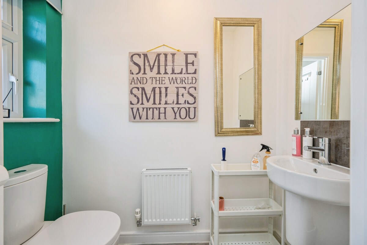 3BR Detached: SuperKing | Parking x2 | Sleeps 7 - Photo 66