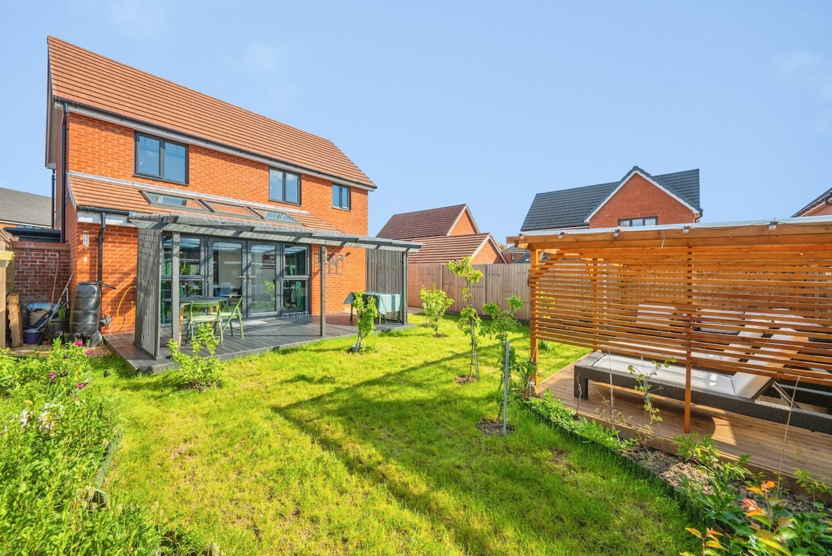 3BR Detached: SuperKing | Parking x2 | Sleeps 7 - Photo 69