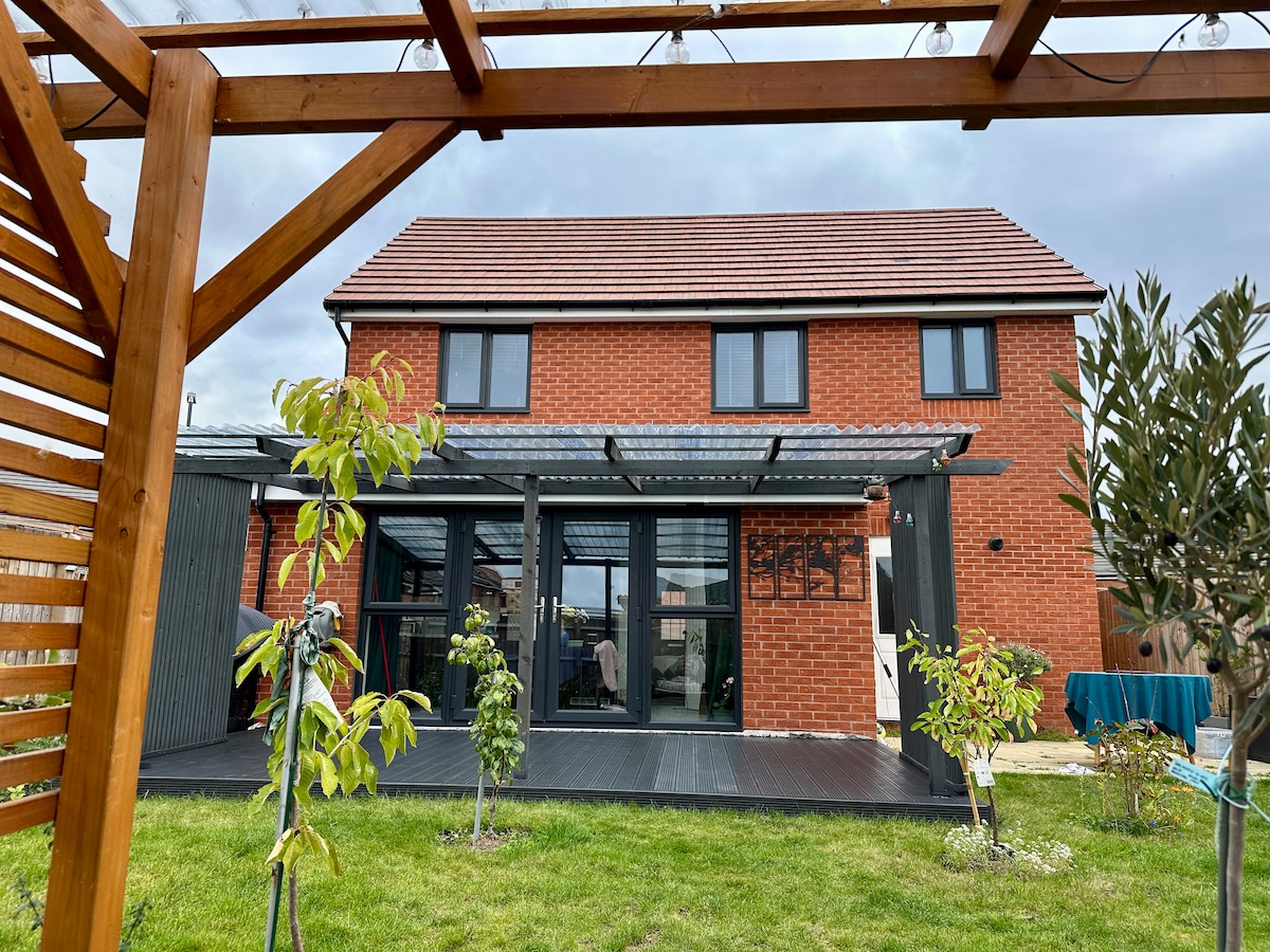 3BR Detached: SuperKing | Parking x2 | Sleeps 7 - Photo 72