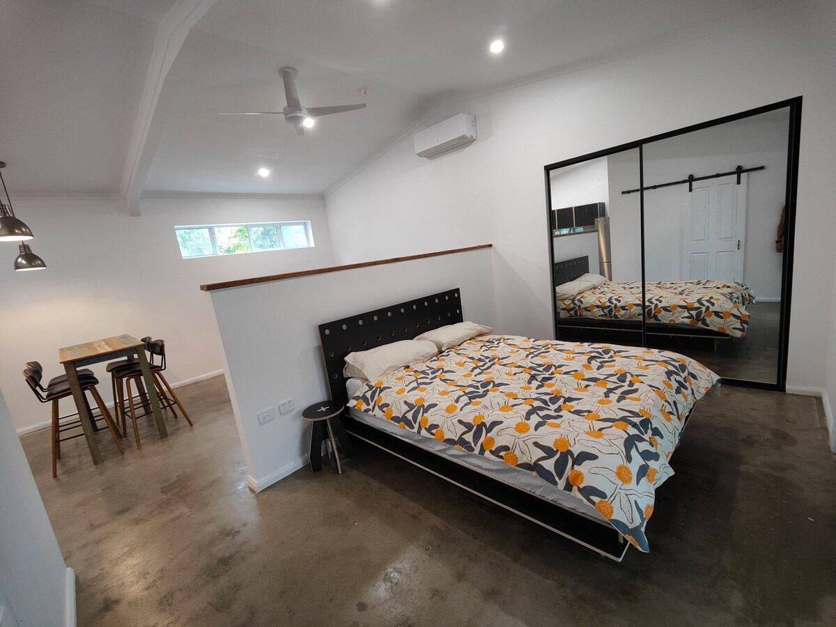 Cosy Palms Cottage Pet Friendly enclosed yard - Photo 6