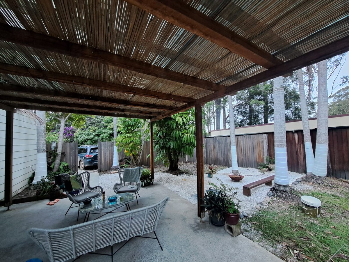 Cosy Palms Cottage Pet Friendly enclosed yard - Photo 15