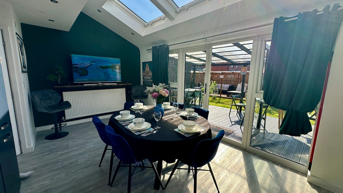 3BR Detached: SuperKing | Parking x2 | Sleeps 7 - Photo 22