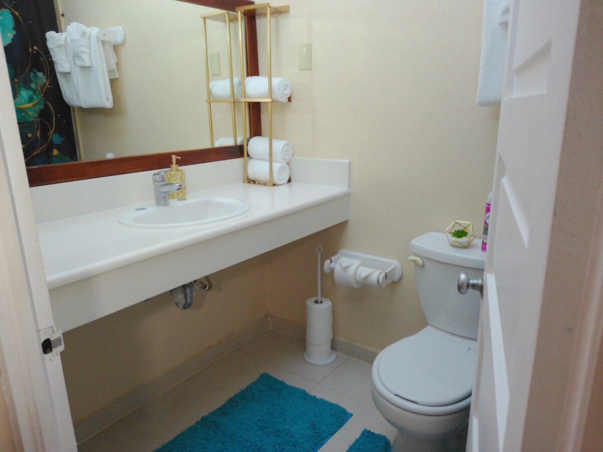 Beachfront Getaway•King Bed•Pool•Family Friendly - Photo 19