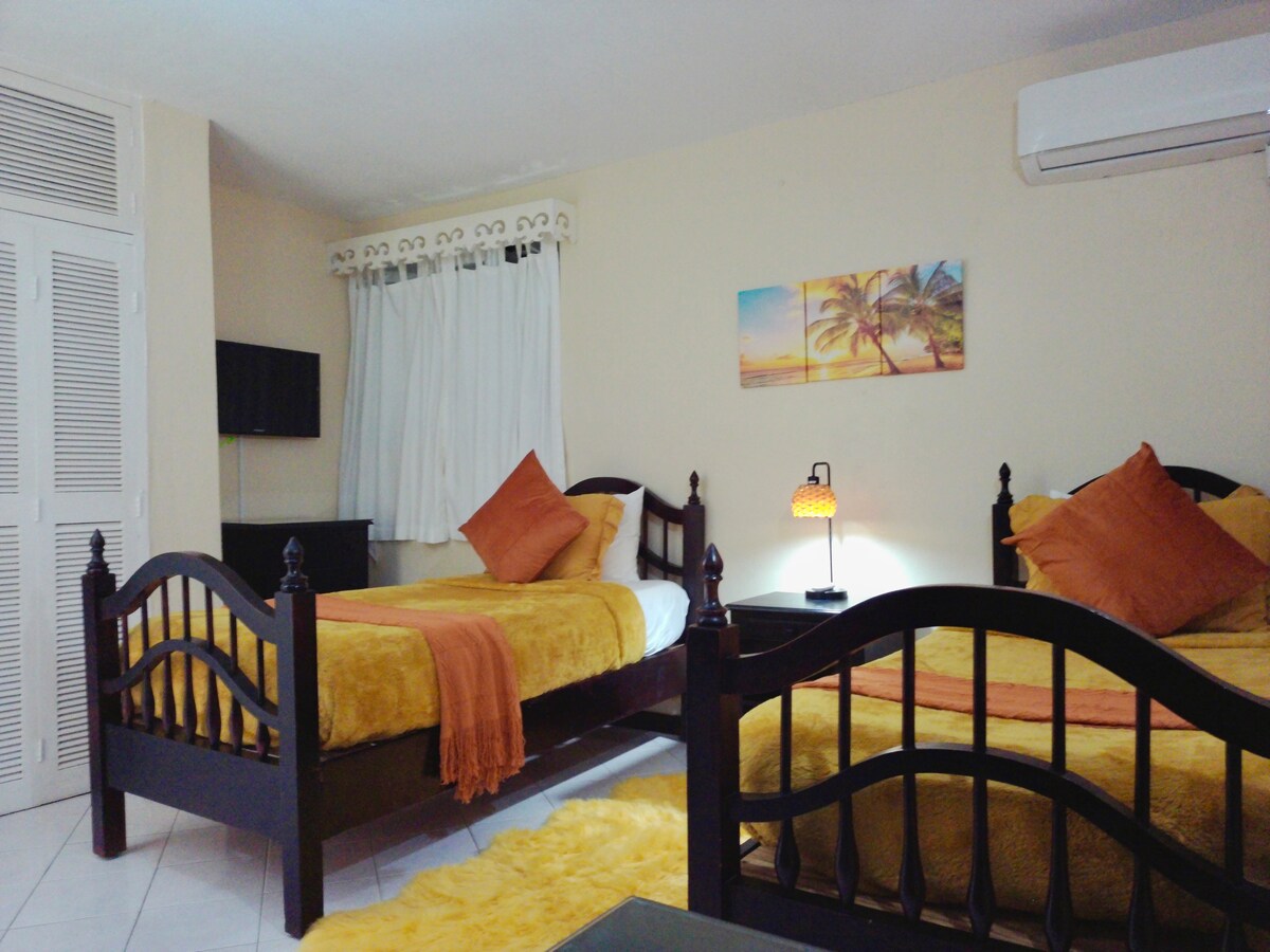 Beachfront Getaway•King Bed•Pool•Family Friendly - Photo 24