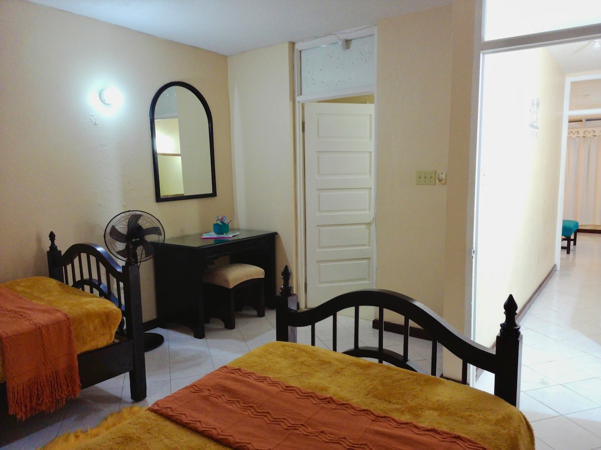 Beachfront Getaway•King Bed•Pool•Family Friendly - Photo 25