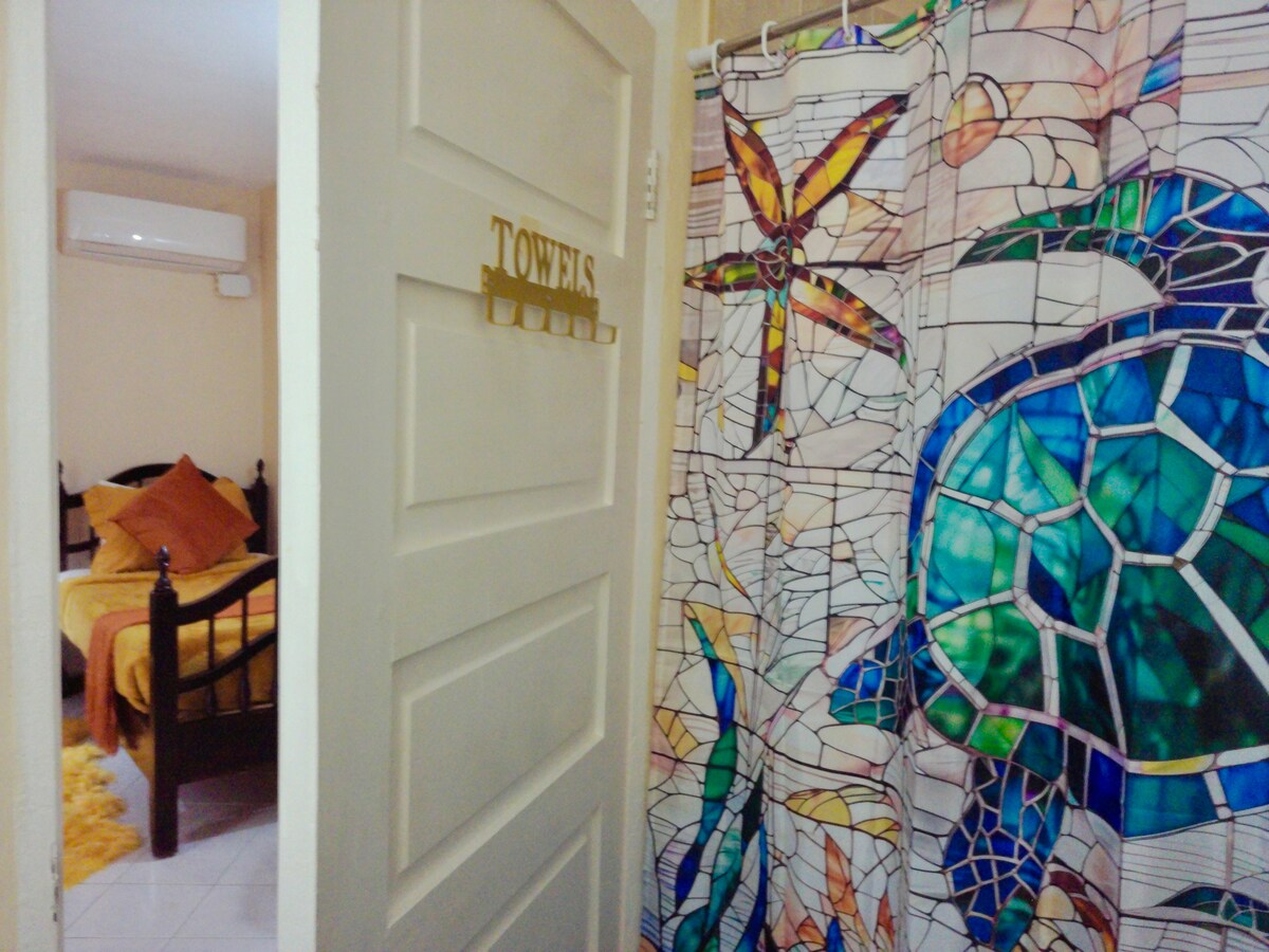 Beachfront Getaway•King Bed•Pool•Family Friendly - Photo 26