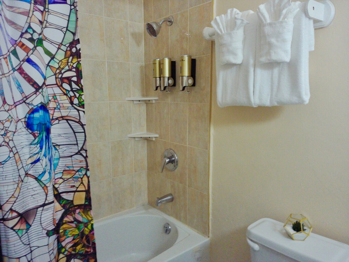 Beachfront Getaway•King Bed•Pool•Family Friendly - Photo 29