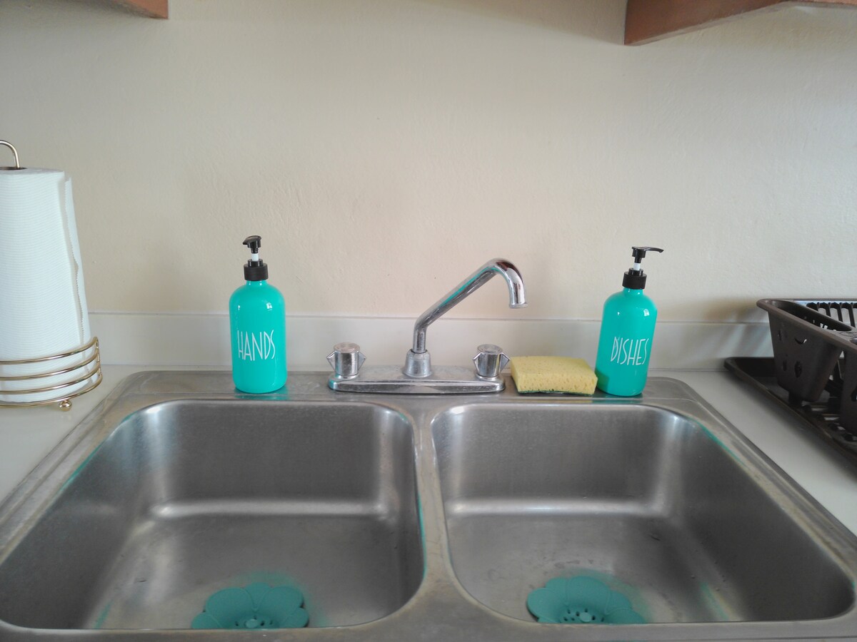 Beachfront Getaway•King Bed•Pool•Family Friendly - Photo 33