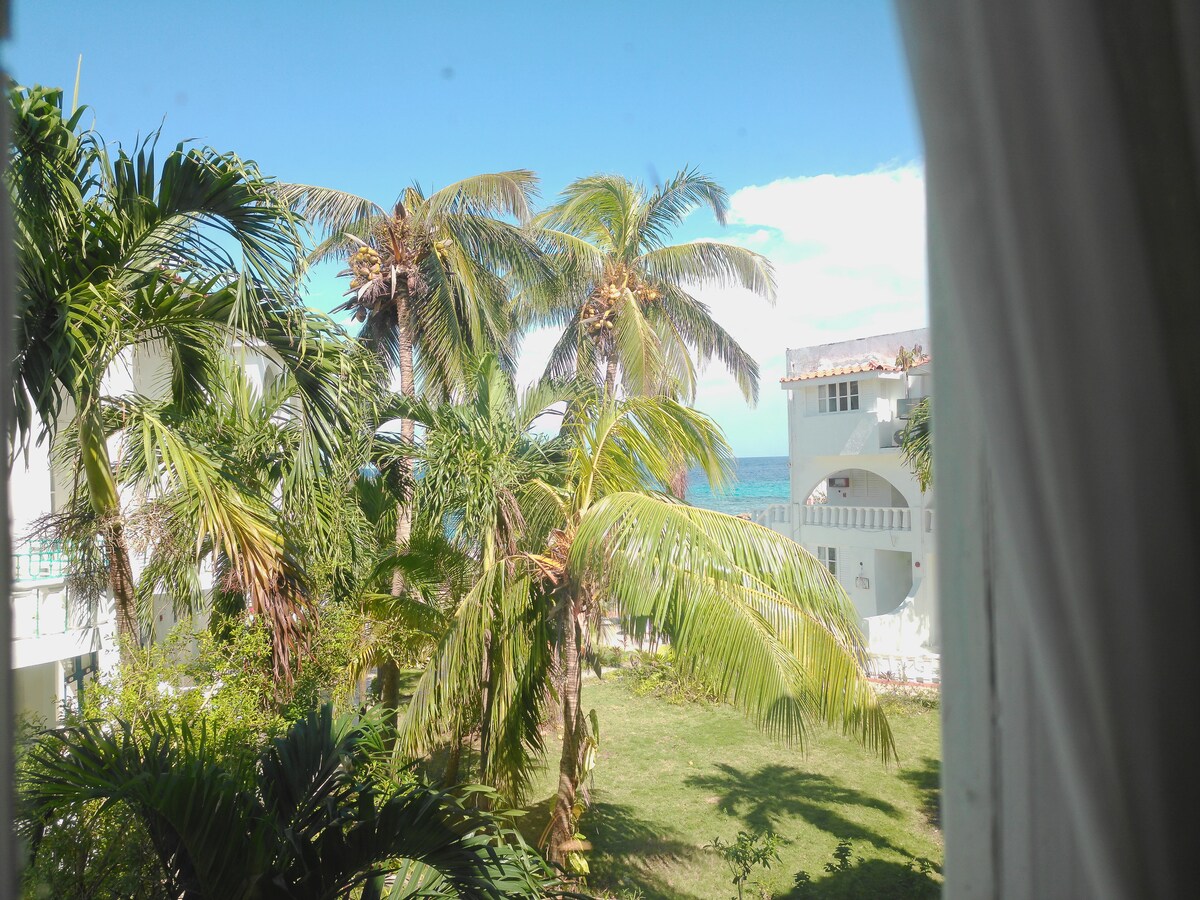 Beachfront Getaway•King Bed•Pool•Family Friendly - Photo 39