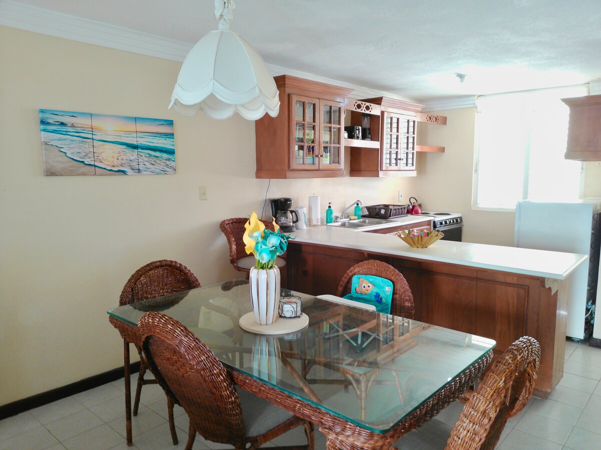 Beachfront Getaway•King Bed•Pool•Family Friendly - Photo 45