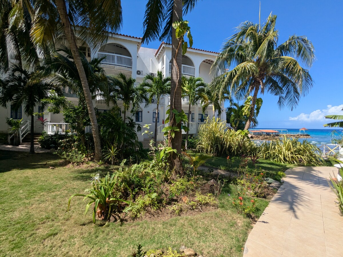 Beachfront Getaway•King Bed•Pool•Family Friendly - Photo 54