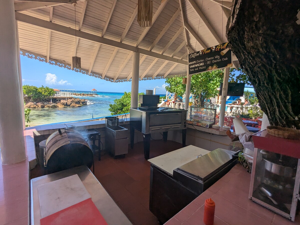 Beachfront Getaway•King Bed•Pool•Family Friendly - Photo 57