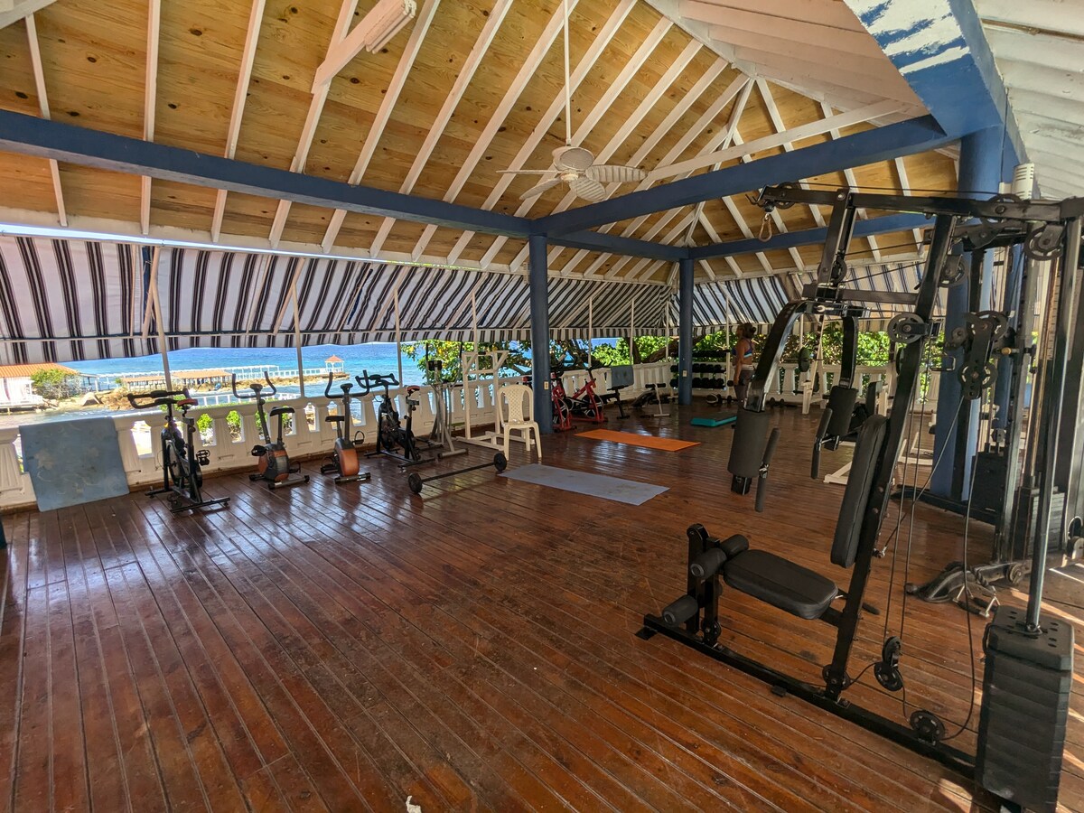 Beachfront Getaway•King Bed•Pool•Family Friendly - Photo 61