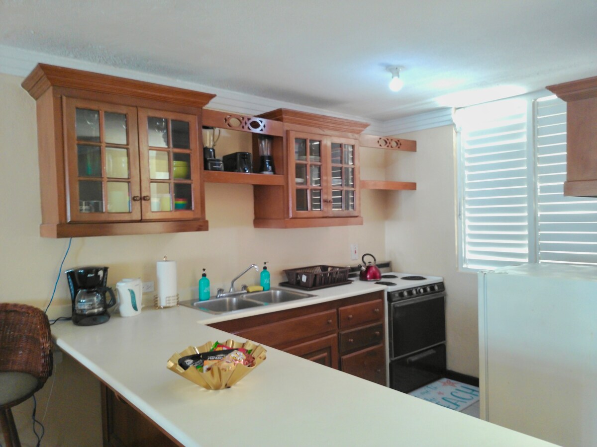 Beachfront Getaway•King Bed•Pool•Family Friendly - Photo 9