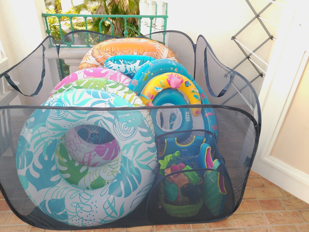 Beachfront Getaway•King Bed•Pool•Family Friendly - Photo 7