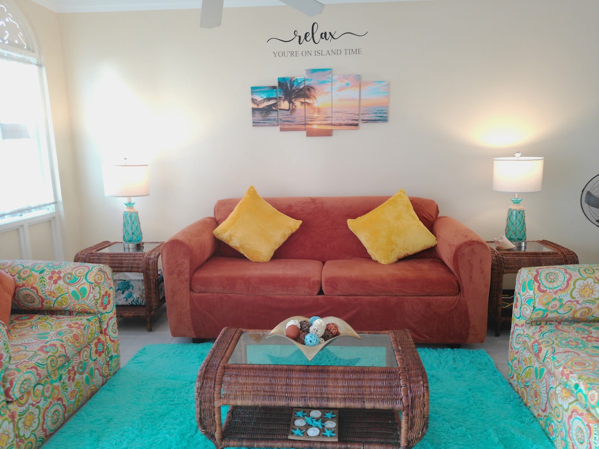 Beachfront Getaway•King Bed•Pool•Family Friendly - Photo 14