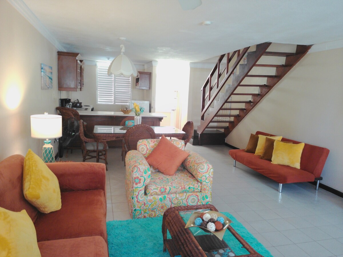 Beachfront Getaway•King Bed•Pool•Family Friendly - Photo 15