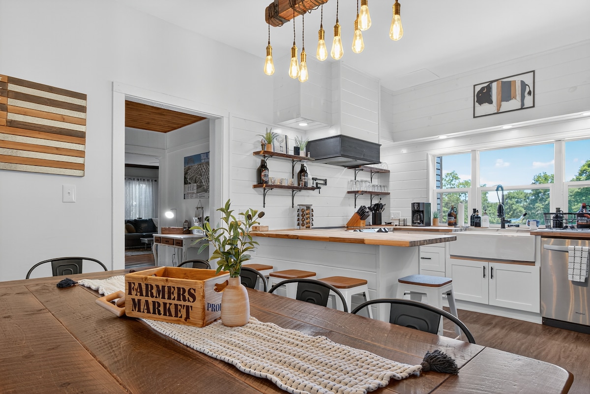 FLXFarmhouse-7Bd-6Ba-HotTub-Firepit-Arcade-Pets - Photo 2