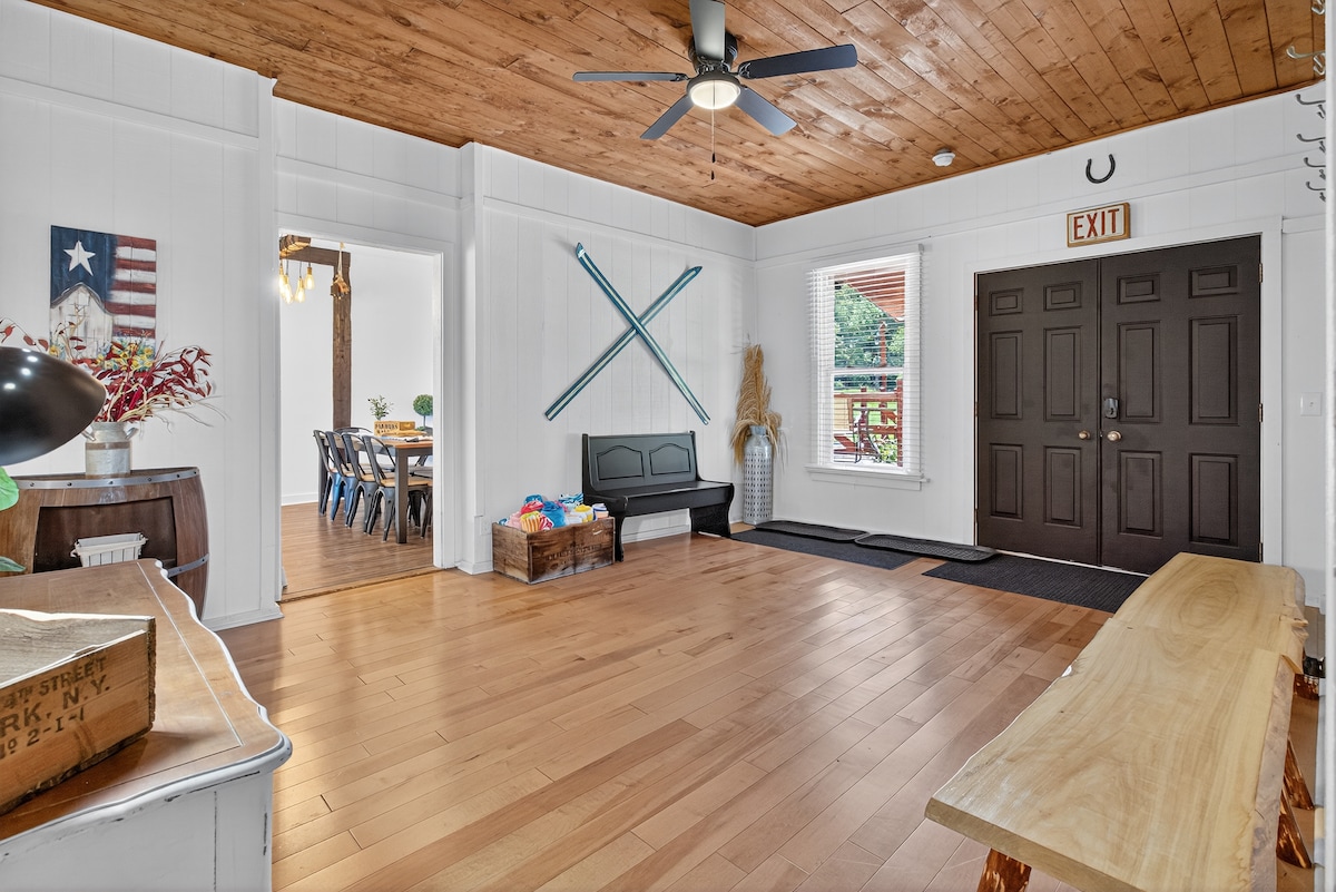 FLXFarmhouse-7Bd-6Ba-HotTub-Firepit-Arcade-Pets - Photo 9