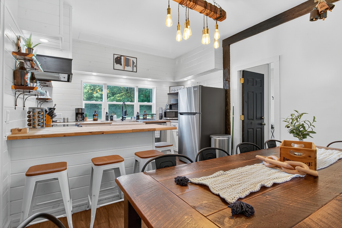 FLXFarmhouse-7Bd-6Ba-HotTub-Firepit-Arcade-Pets - Photo 10