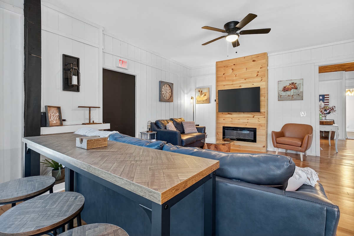 FLXFarmhouse-7Bd-6Ba-HotTub-Firepit-Arcade-Pets - Photo 17