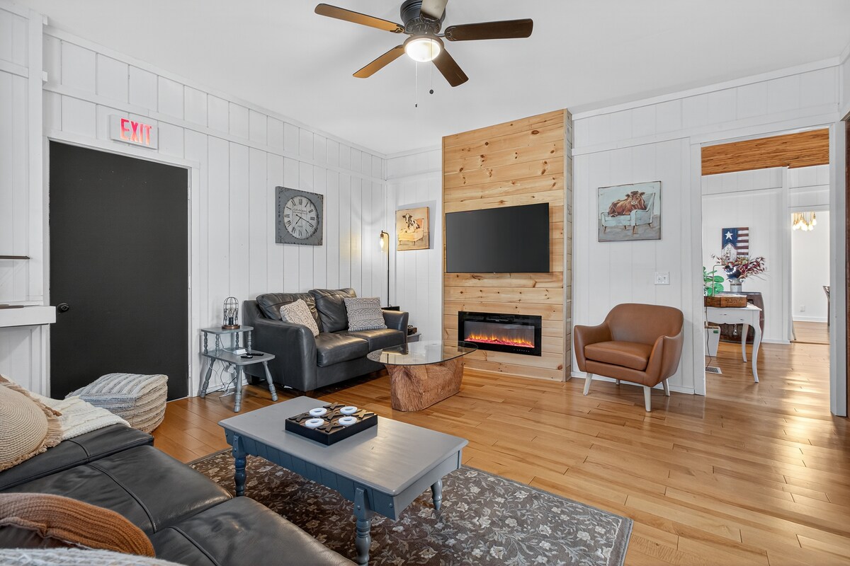 FLXFarmhouse-7Bd-6Ba-HotTub-Firepit-Arcade-Pets - Photo 19