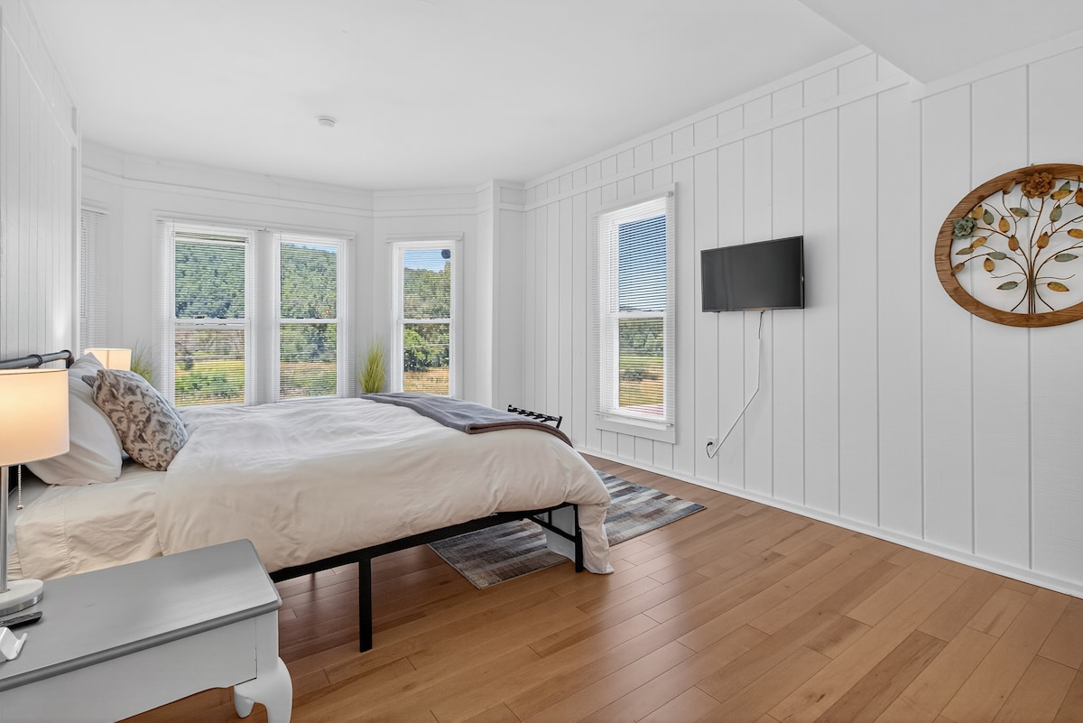 FLXFarmhouse-7Bd-6Ba-HotTub-Firepit-Arcade-Pets - Photo 20