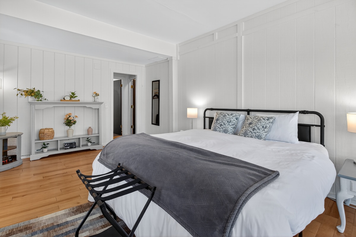 FLXFarmhouse-7Bd-6Ba-HotTub-Firepit-Arcade-Pets - Photo 21