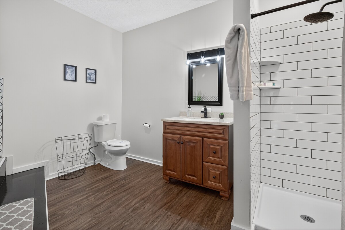 FLXFarmhouse-7Bd-6Ba-HotTub-Firepit-Arcade-Pets - Photo 22