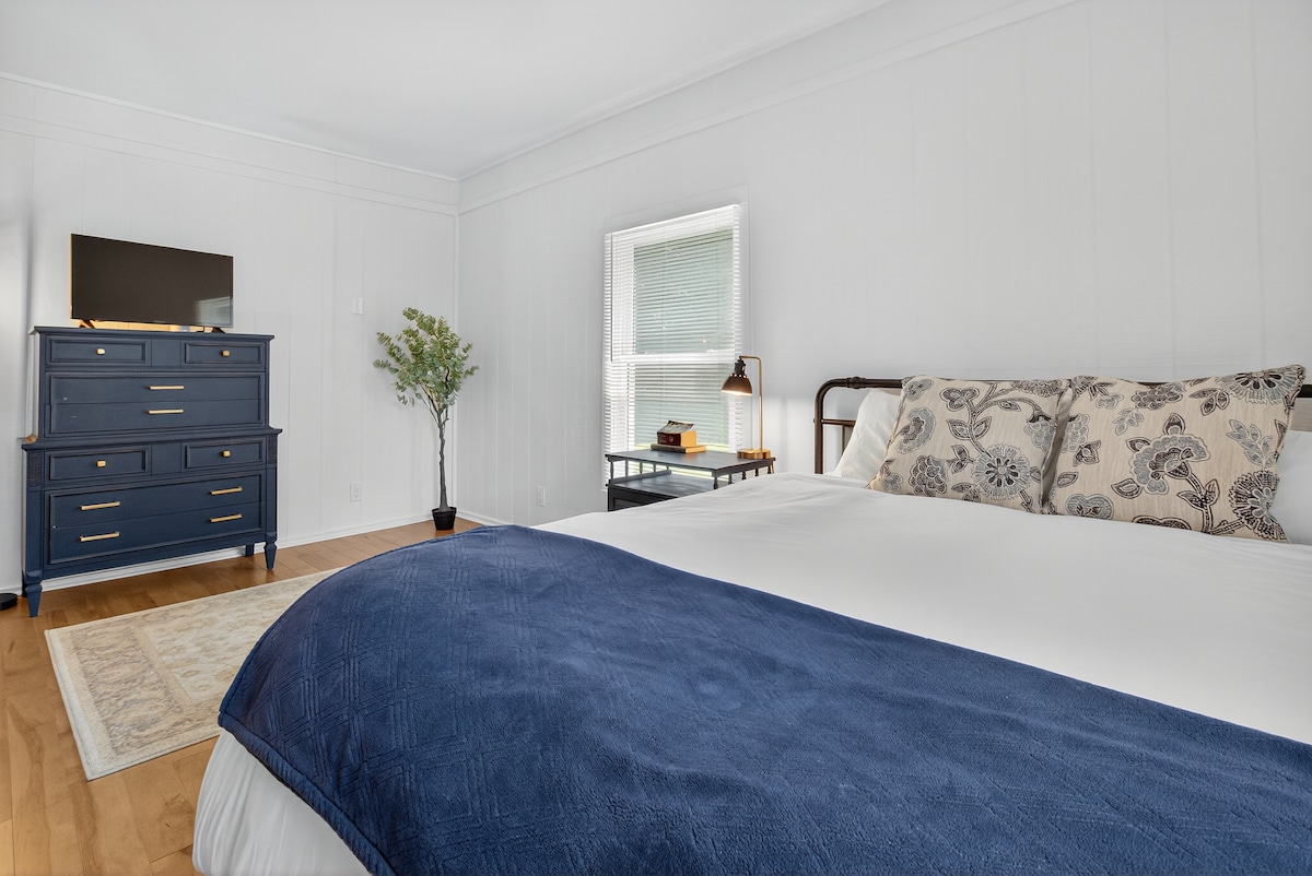 FLXFarmhouse-7Bd-6Ba-HotTub-Firepit-Arcade-Pets - Photo 25