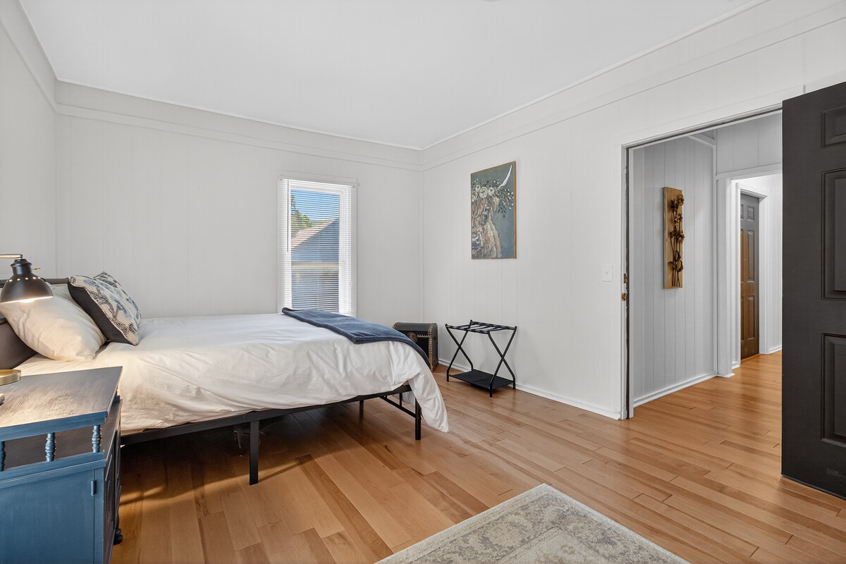 FLXFarmhouse-7Bd-6Ba-HotTub-Firepit-Arcade-Pets - Photo 26