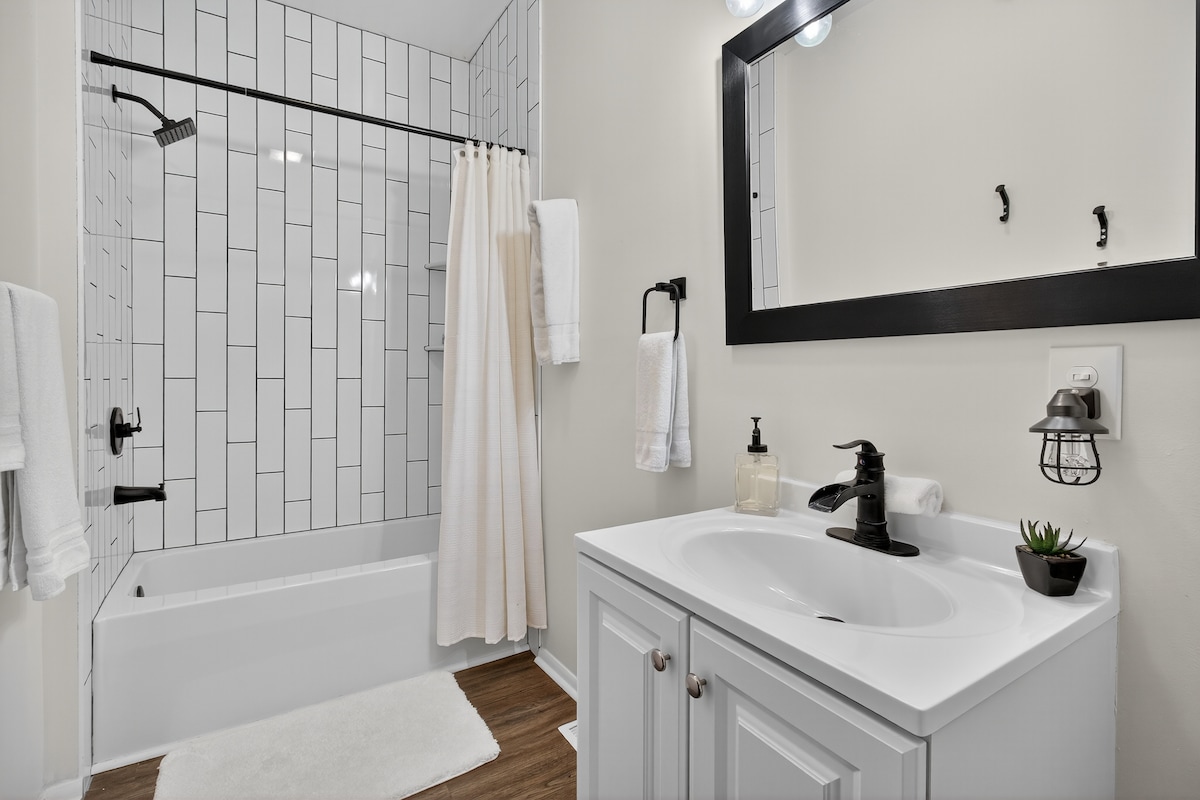 FLXFarmhouse-7Bd-6Ba-HotTub-Firepit-Arcade-Pets - Photo 27