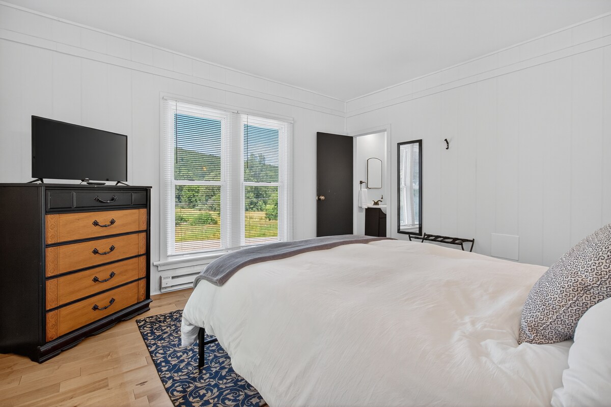 FLXFarmhouse-7Bd-6Ba-HotTub-Firepit-Arcade-Pets - Photo 28