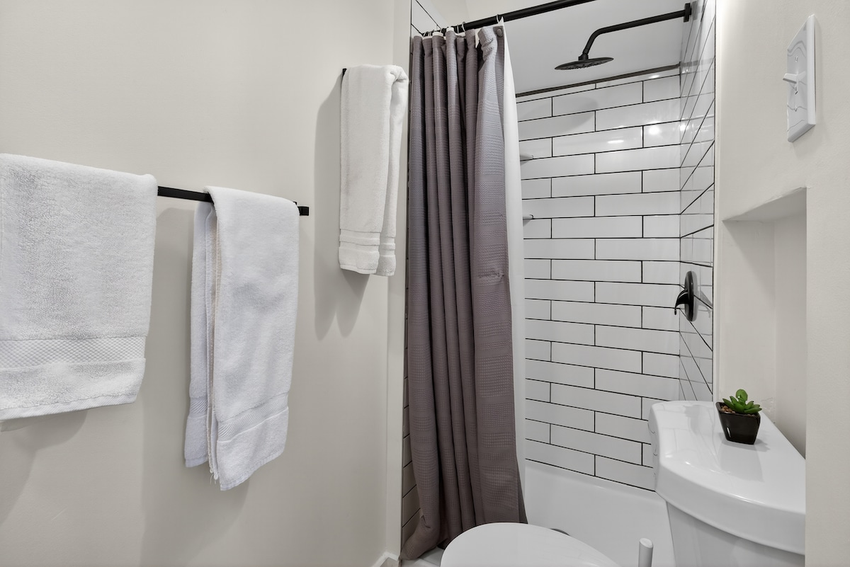 FLXFarmhouse-7Bd-6Ba-HotTub-Firepit-Arcade-Pets - Photo 30