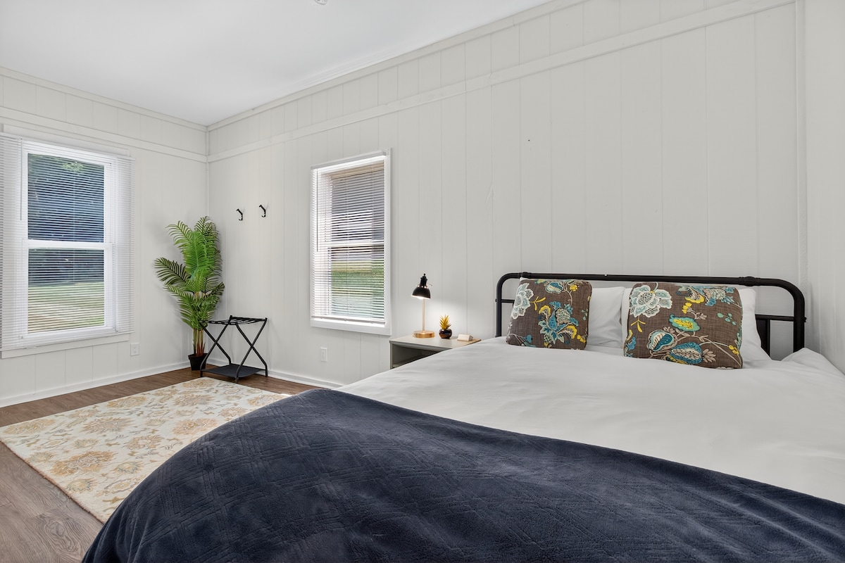 FLXFarmhouse-7Bd-6Ba-HotTub-Firepit-Arcade-Pets - Photo 32