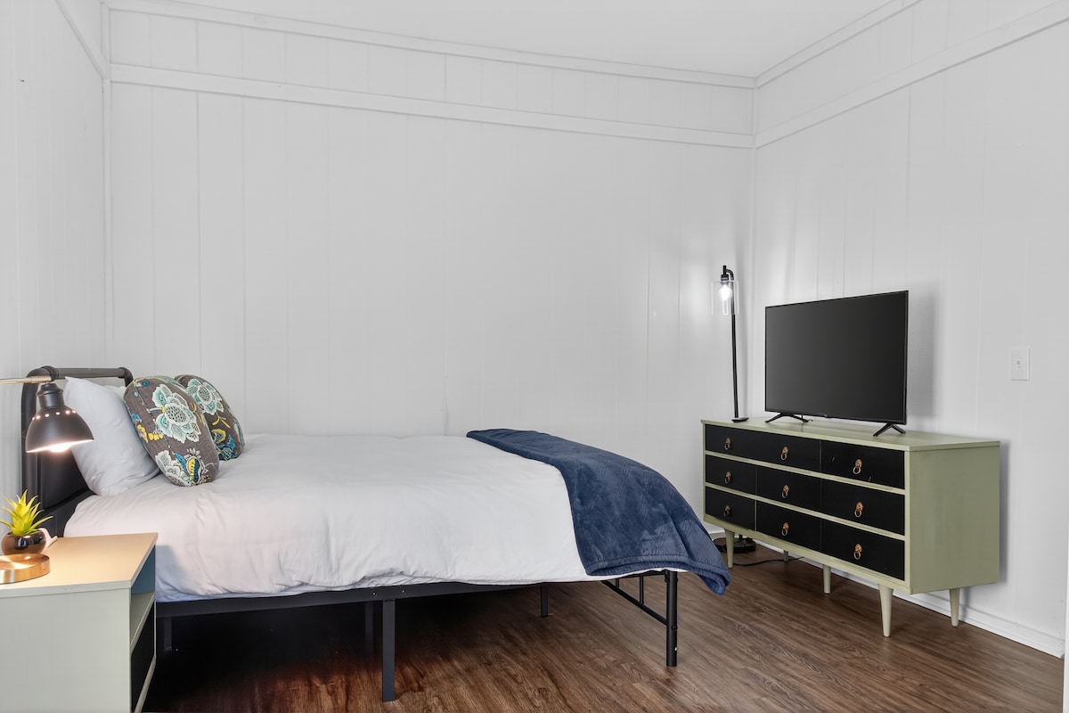 FLXFarmhouse-7Bd-6Ba-HotTub-Firepit-Arcade-Pets - Photo 33