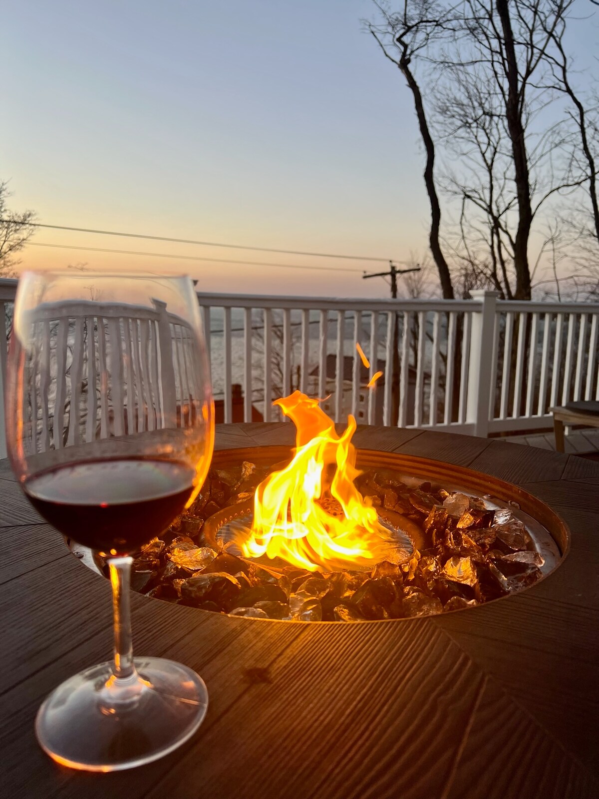 Lake House-Sunset Views-HOT TUB-Couples Retreat - Photo 4