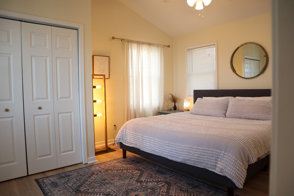 Lake House-Sunset Views-HOT TUB-Couples Retreat - Photo 7