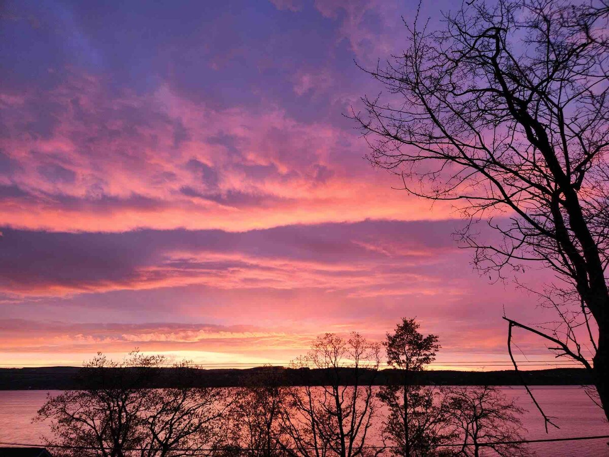 Lake House-Sunset Views-HOT TUB-Couples Retreat - Photo 10