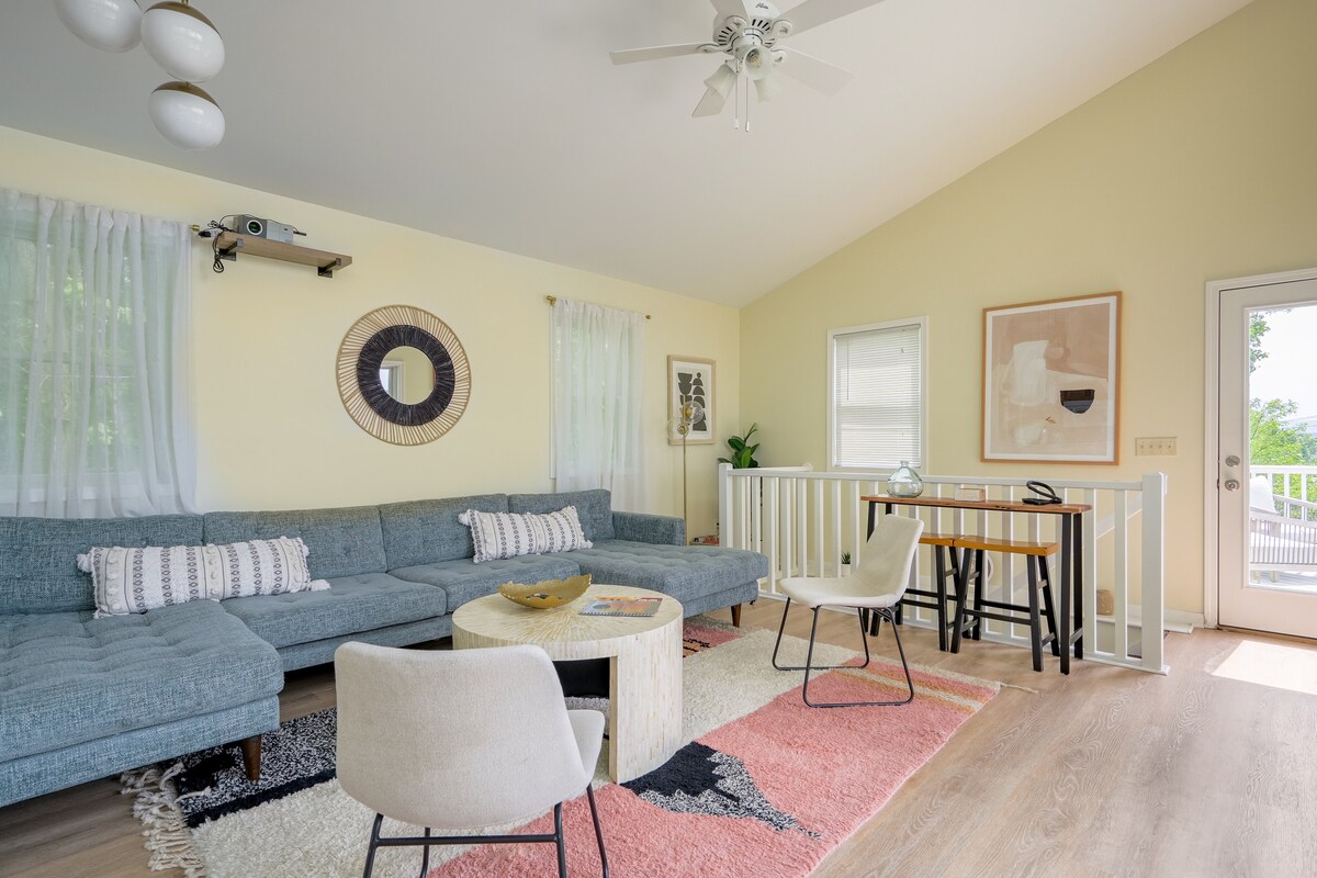 Lake House-Sunset Views-HOT TUB-Couples Retreat - Photo 18