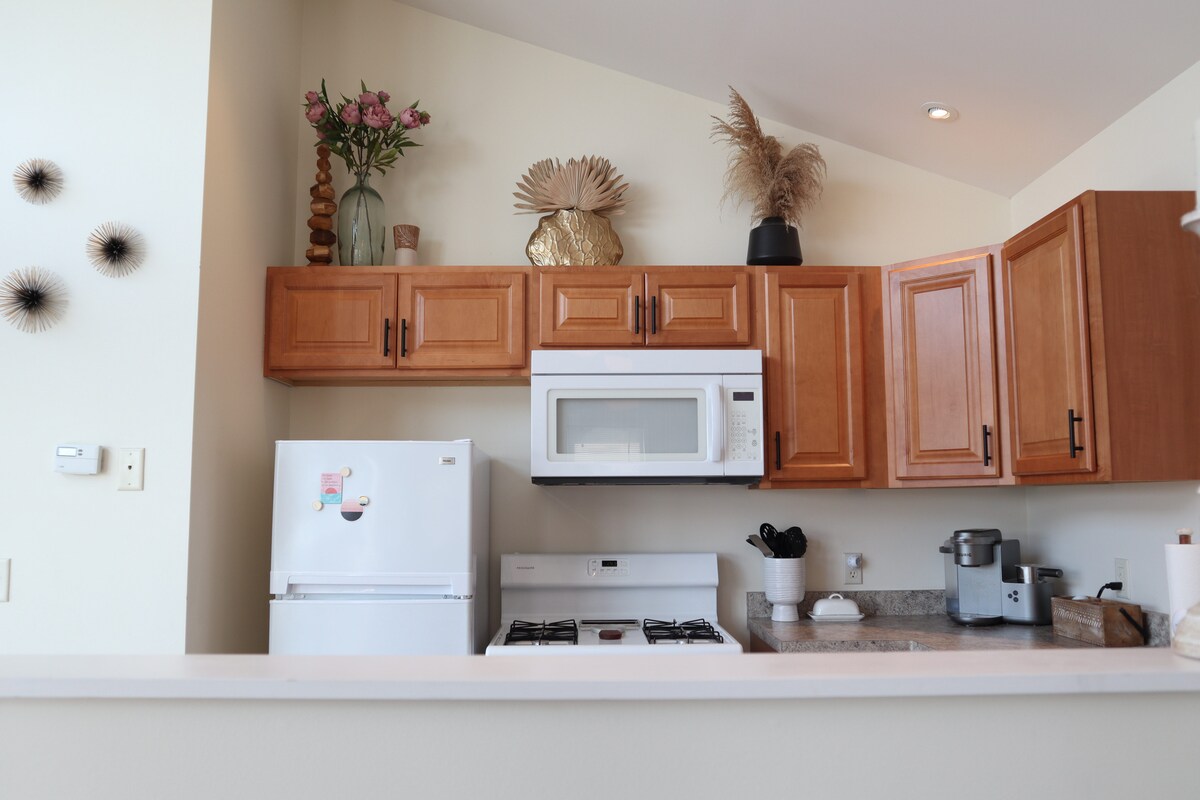 Lake House-Sunset Views-HOT TUB-Couples Retreat - Photo 28