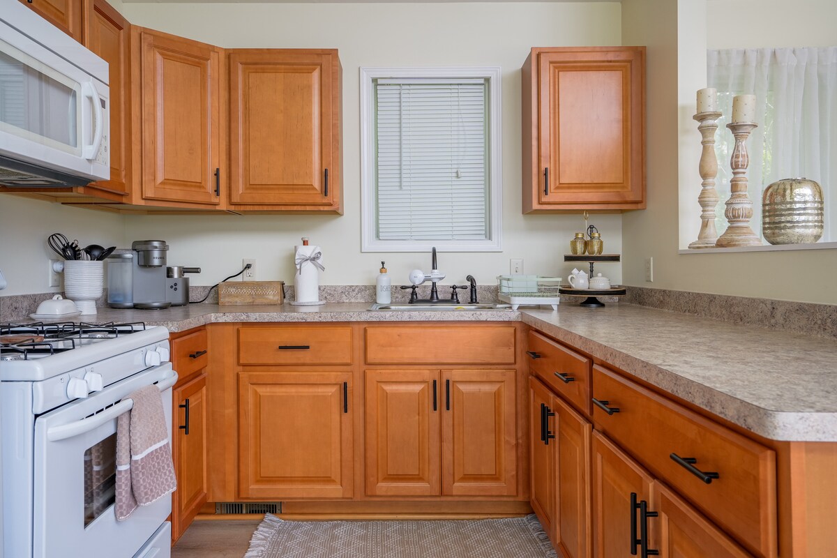 Lake House-Sunset Views-HOT TUB-Couples Retreat - Photo 29