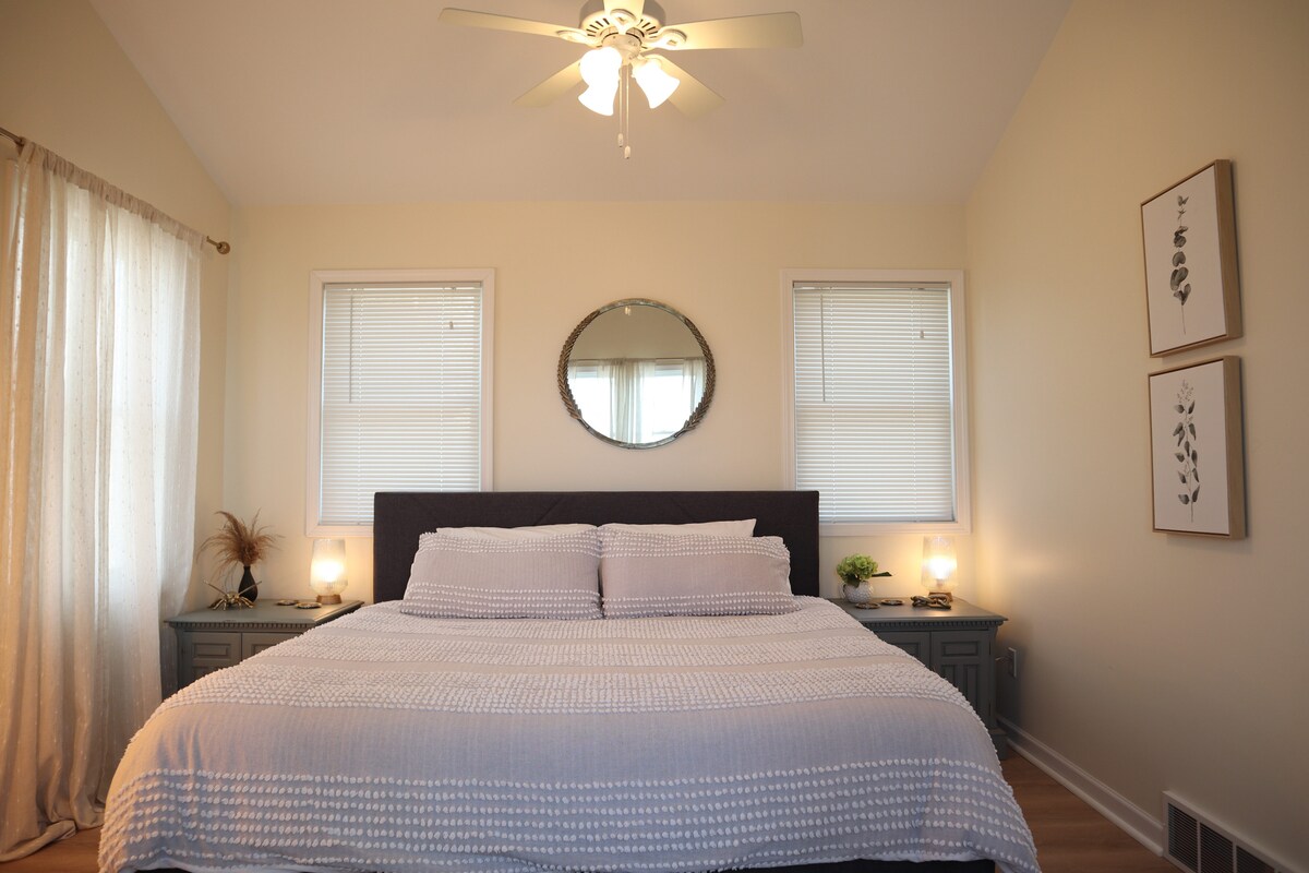 Lake House-Sunset Views-HOT TUB-Couples Retreat - Photo 34