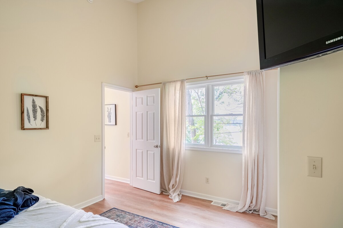 Lake House-Sunset Views-HOT TUB-Couples Retreat - Photo 36