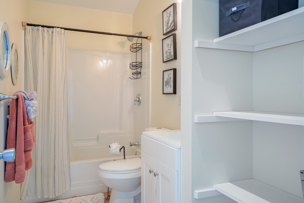 Lake House-Sunset Views-HOT TUB-Couples Retreat - Photo 40