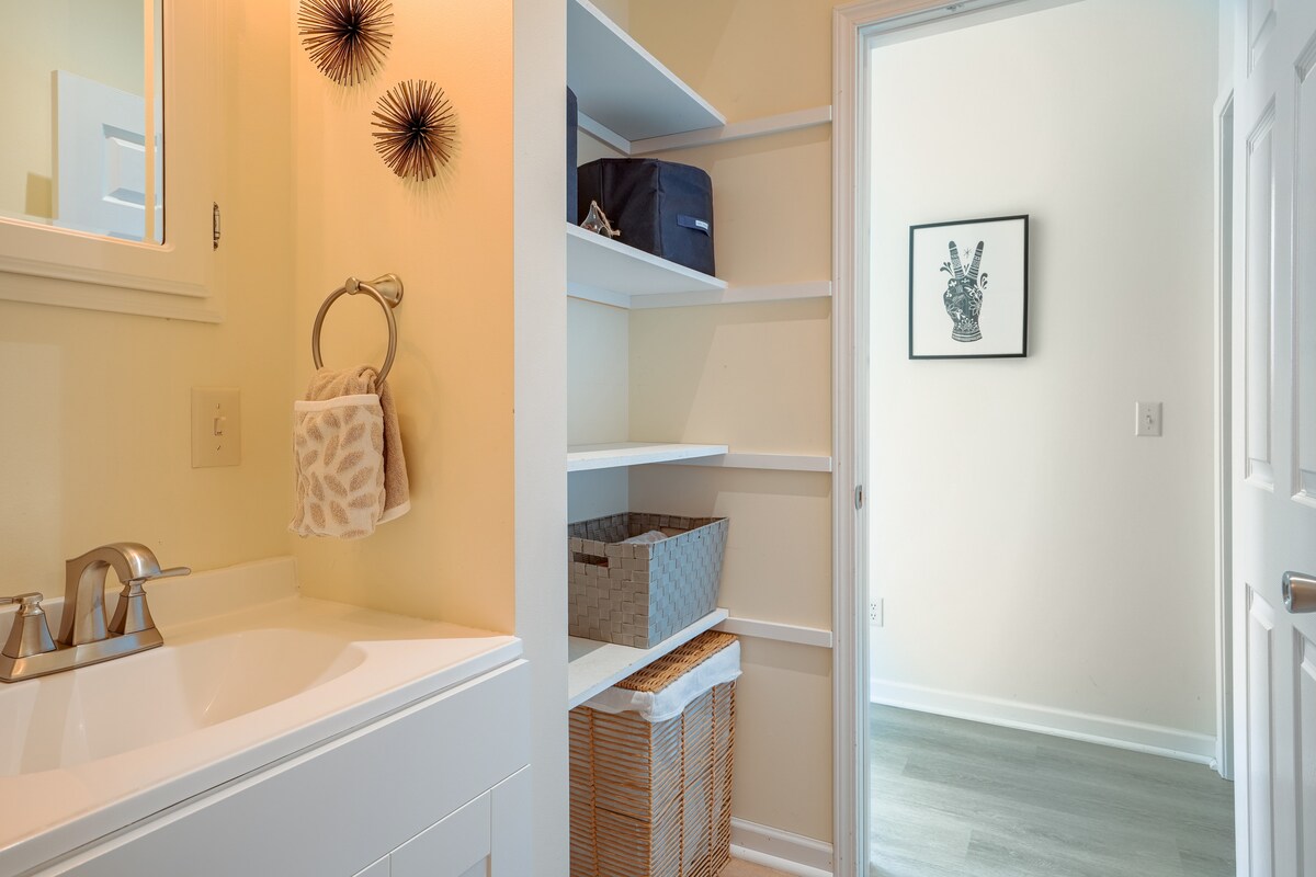 Lake House-Sunset Views-HOT TUB-Couples Retreat - Photo 41